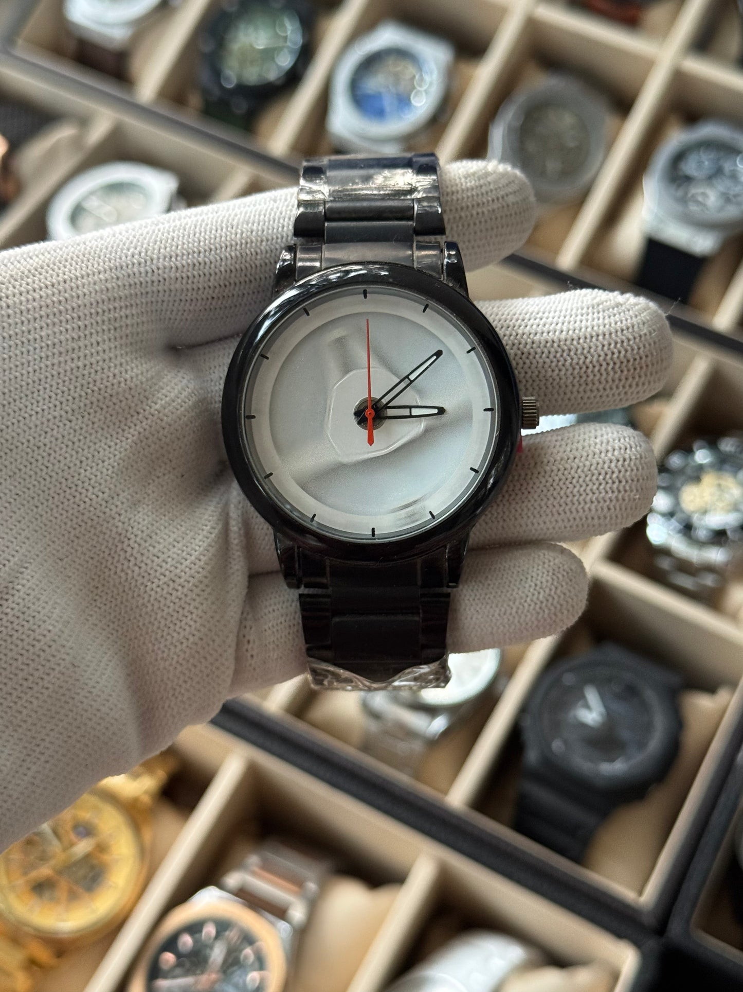 V9 Collection Spinning Watch