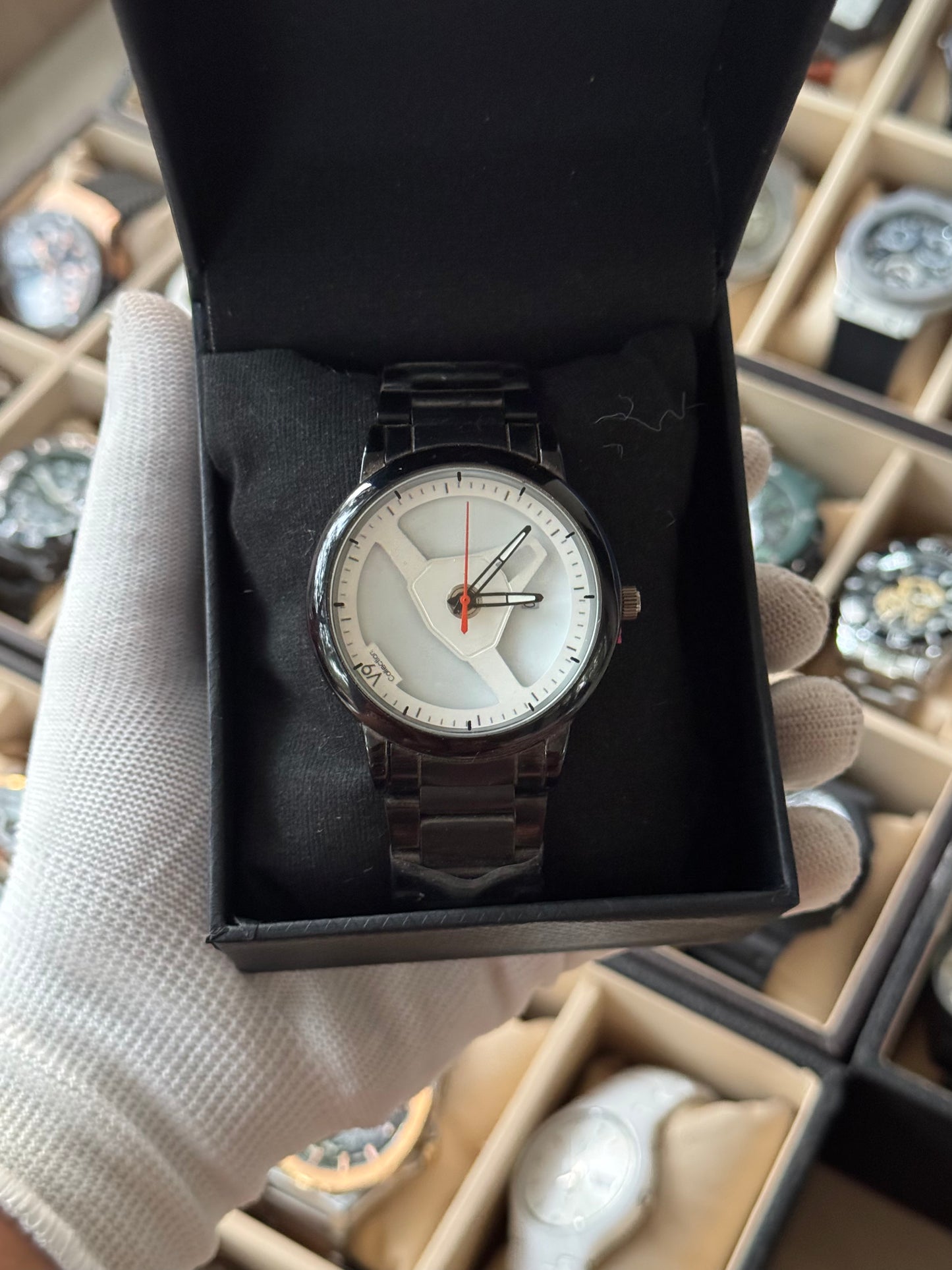 V9 Collection Spinning Watch